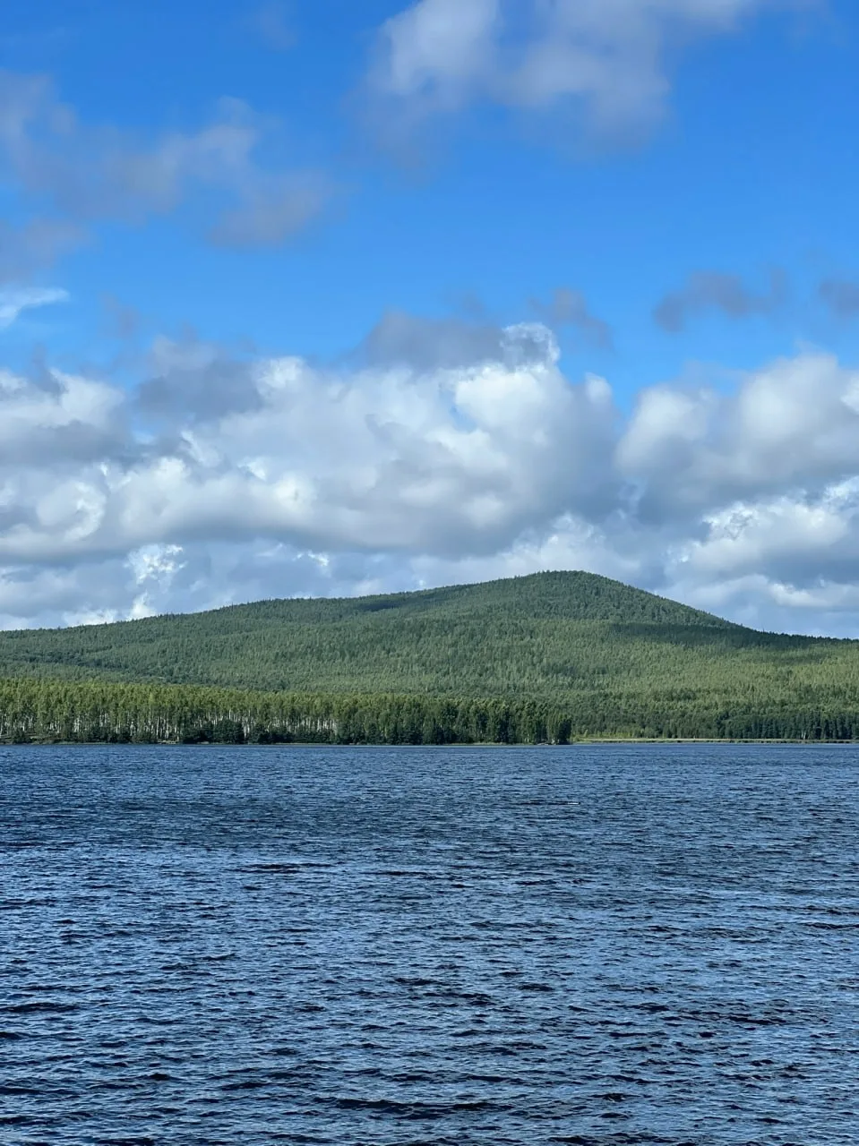 🌊 Озеро Серебры, Карабашский городской округ
#ЧелябинскаяОбласть

📌 Гидроним этого водоёма связан 