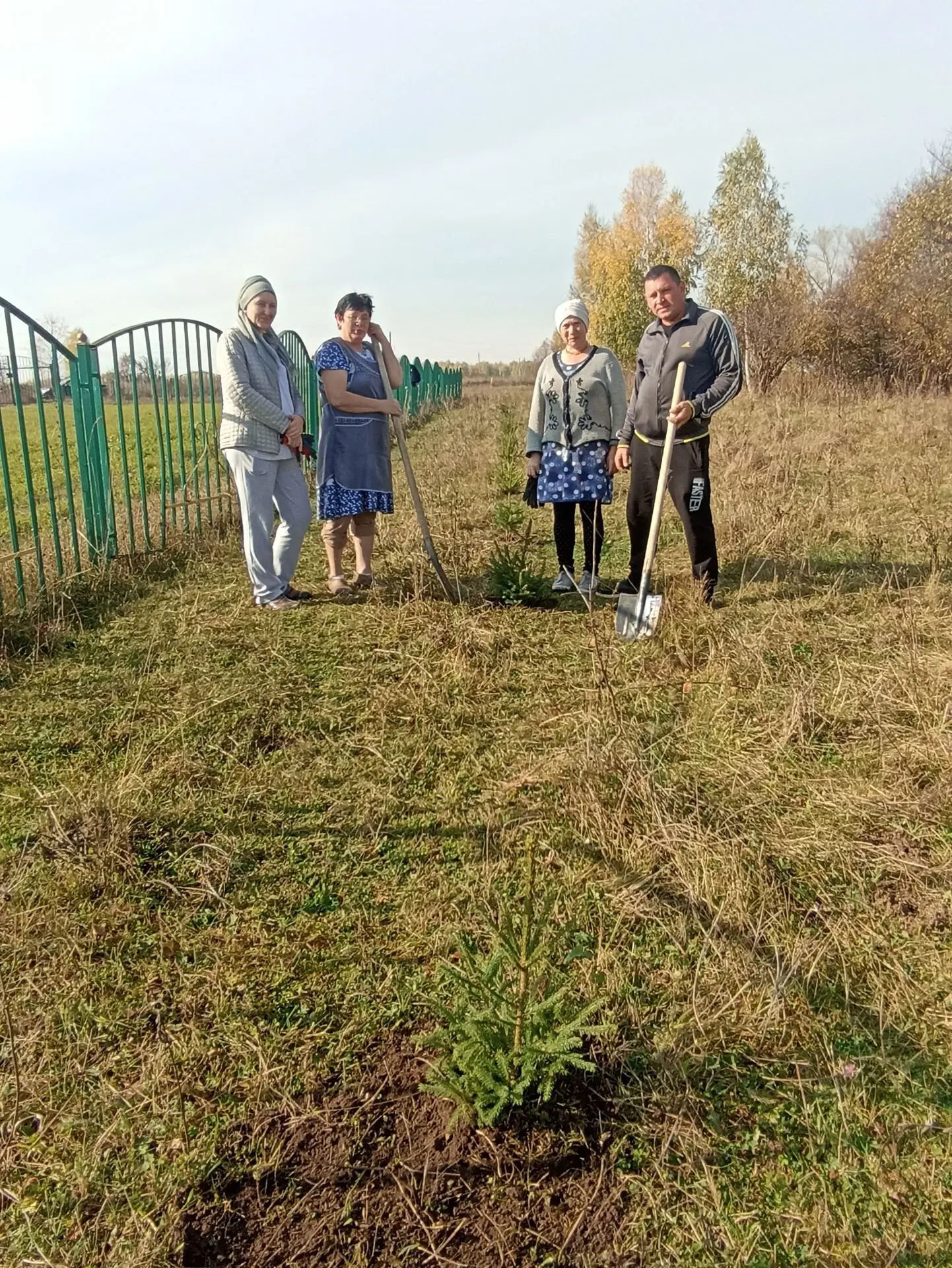 Бакчабыз  хезмәткәрләре агач утырту акциясенә кушылды 🌳✨