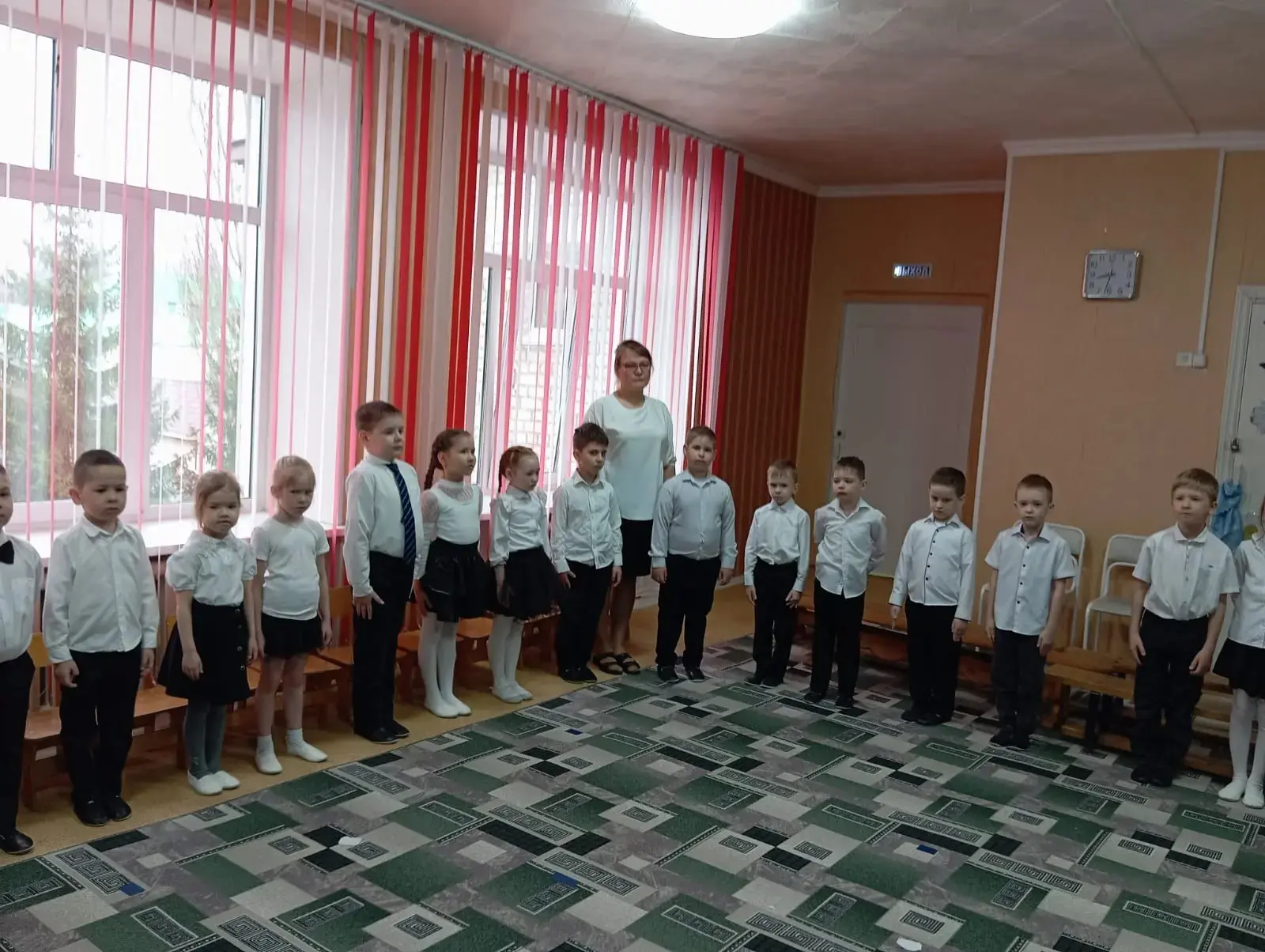 Каждый понедельник в нашем детском саду начинается с торжественного звучания Гимна Росс...