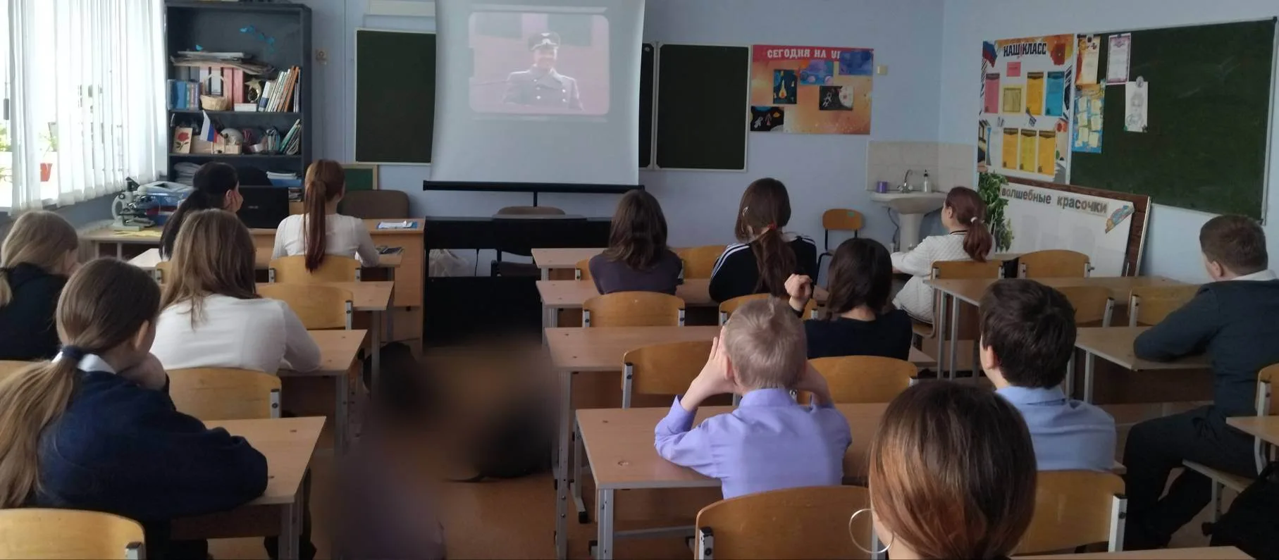 🚀В рамках Дня единых действий, посвящённых Дню космонавтики, обучающиеся 6в класса посмотрели докуме