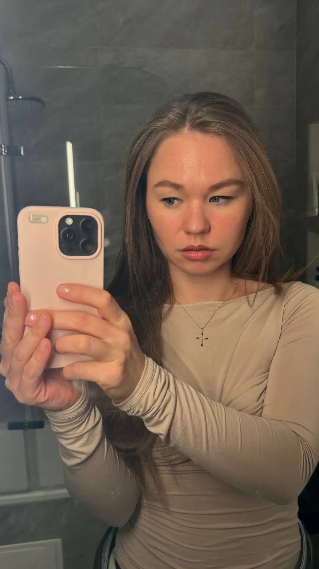 Уставшая! Мой день начался в 5:30:) Я только недавно пришла домой с учебы, зубрю генети...