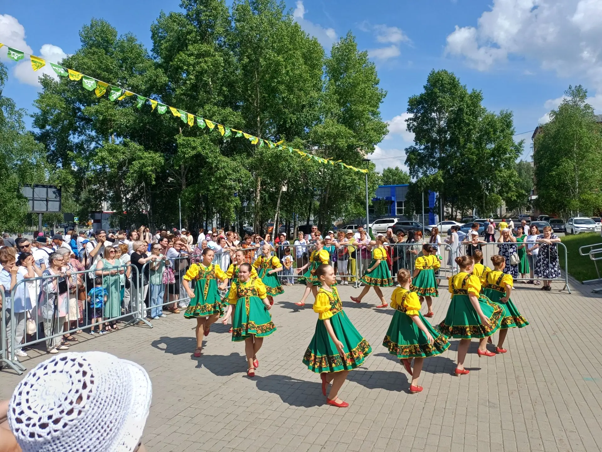 Сабантуй - праздник для всех возрастов: дети веселились в конкурсах, молодёжь соревновалась в силе и