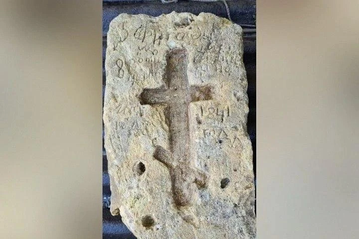 🪦 В Севастополе выставили на продажу «надгробие XIX века» за 1 млн рублей