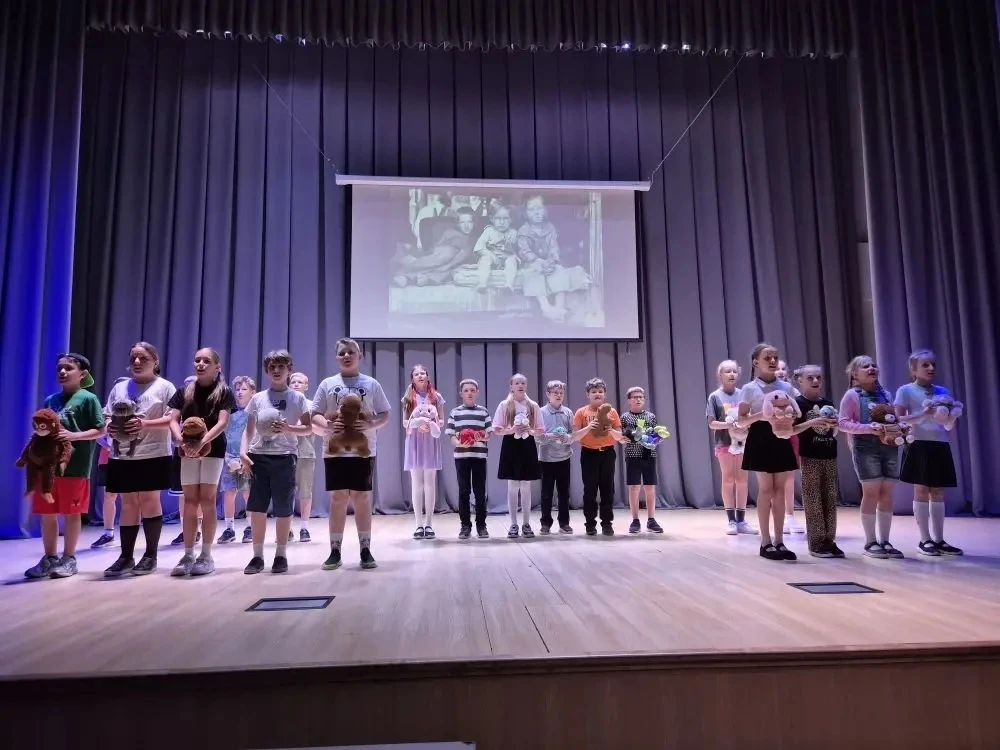 "Нас песня к Победе вела"🕊 Под таким названием в нашей школе состоялся сегодня ежегодный конкурс инс