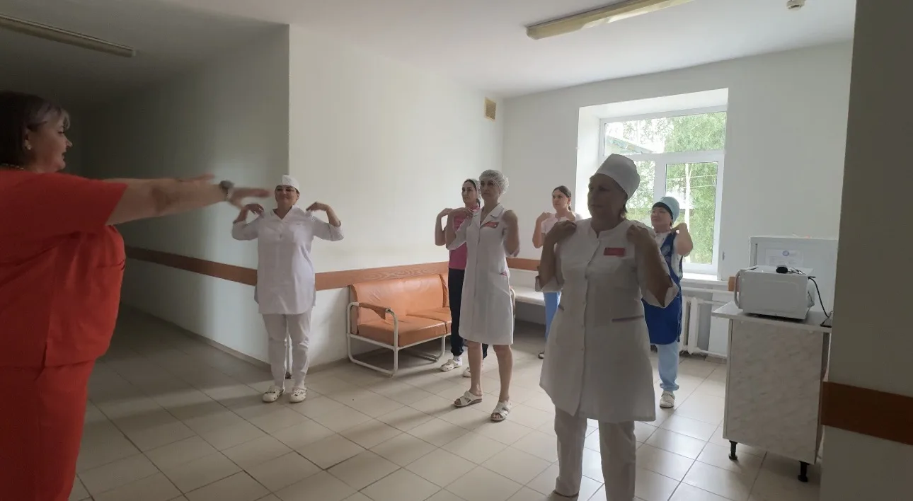 💥 Продолжаем делать корпоративные зарядки в рамках нашего проекта «Зарядись!» 🚀 Каждое утро встреч