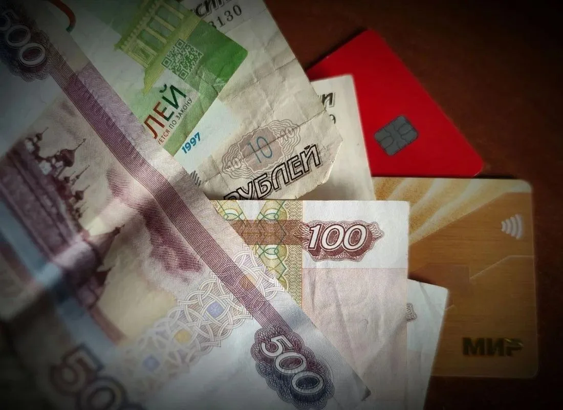 Киренск: суд оштрафовал девушку за неправомерные финансовые операции по ее банковскому ...