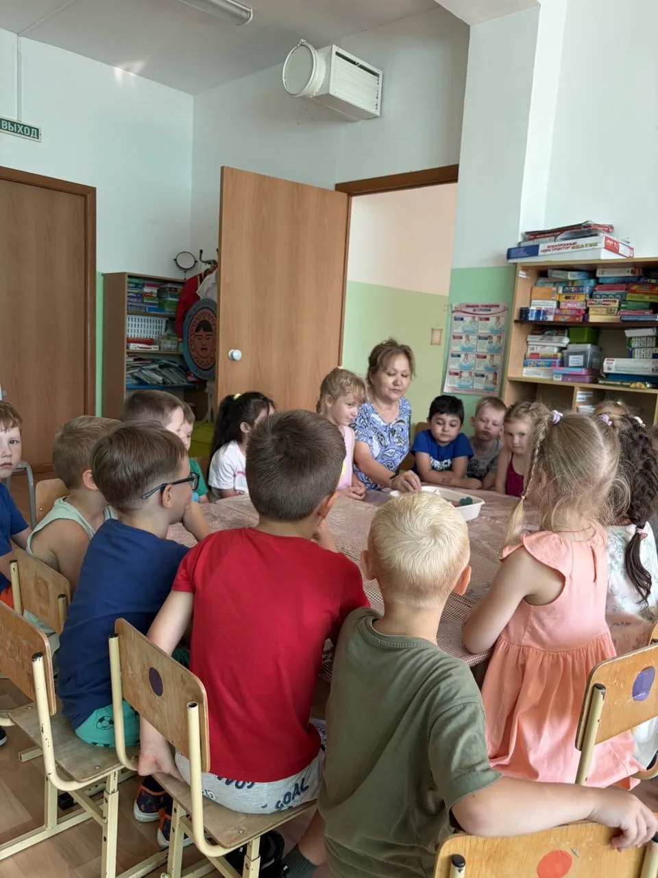 С 20.07 по 24.07 в нашем детском саду №235 проходила «Неделя воды».
В начале недели дети узнали о ва