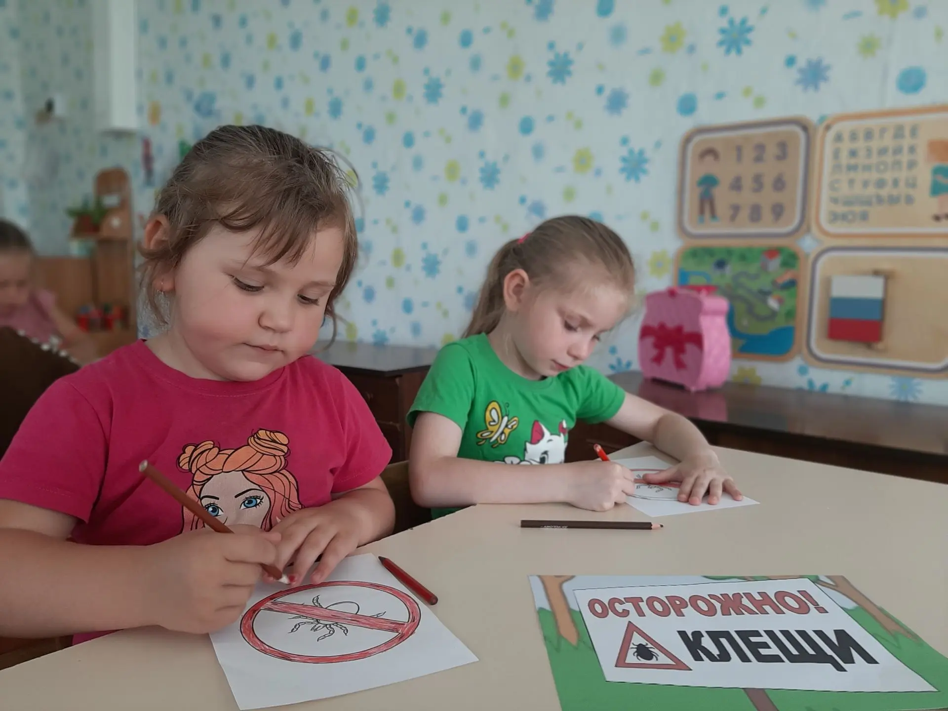 «Осторожно, клещ! Правила безопасного лета»: как прошли Минутки безопасности в «Огоньке»

Лето - не 