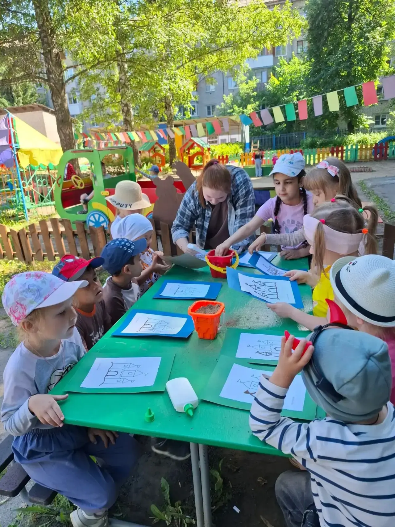 ☀️ Сегодня в группах № 32 и 34 царила особенная атмосфера творчества. 🤲 Воспитатель Полина Сергеевн