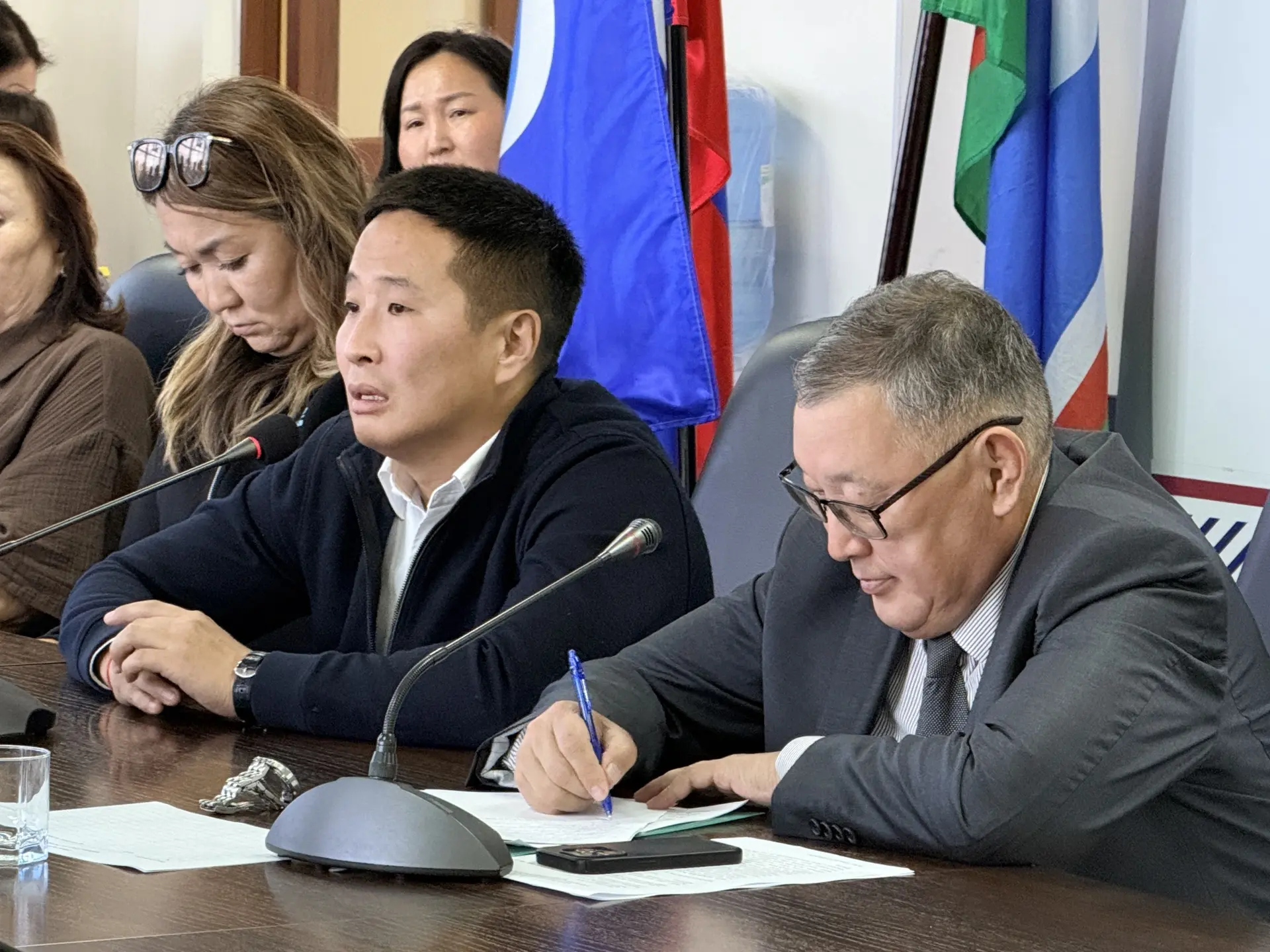 В Штабе общественной поддержки партии собрались представители профсоюзов Якутии. С колл...