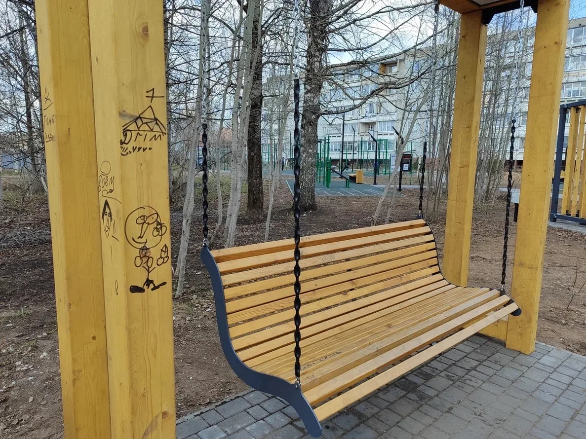 Против бескультурья в сквере «Лесной уголок»!