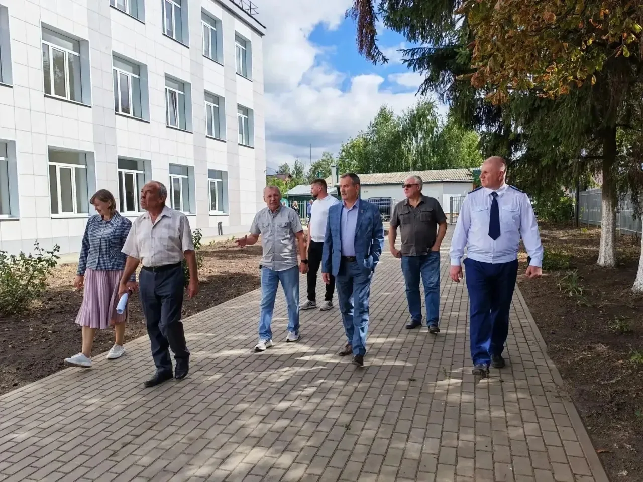 Прокурор Золотухинского района проверил результаты капитального ремонта школы