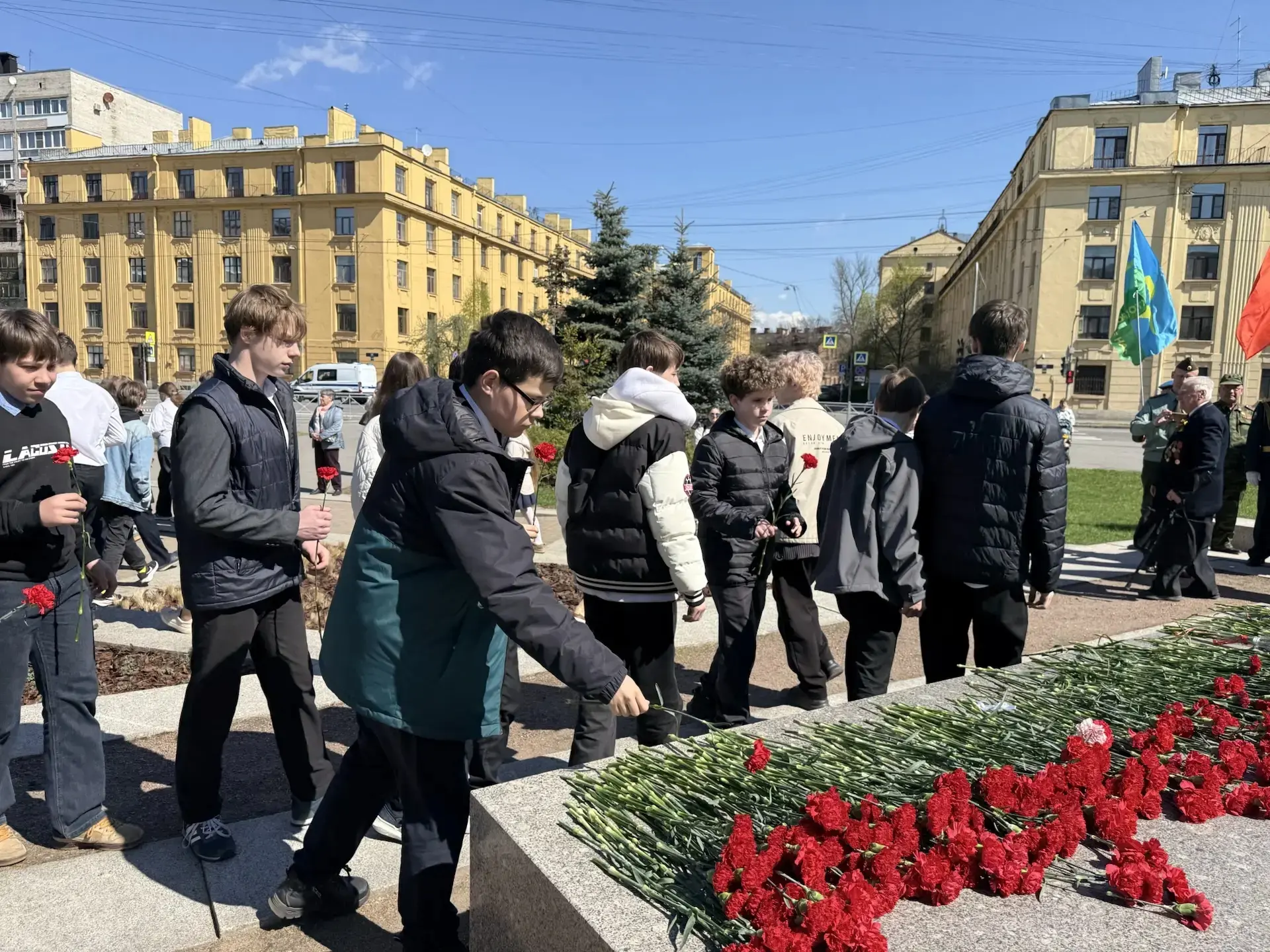 🇷🇺 В преддверии Дня Победы на площади Балтийских Юнг состоялась торжественная церемония памяти о юно