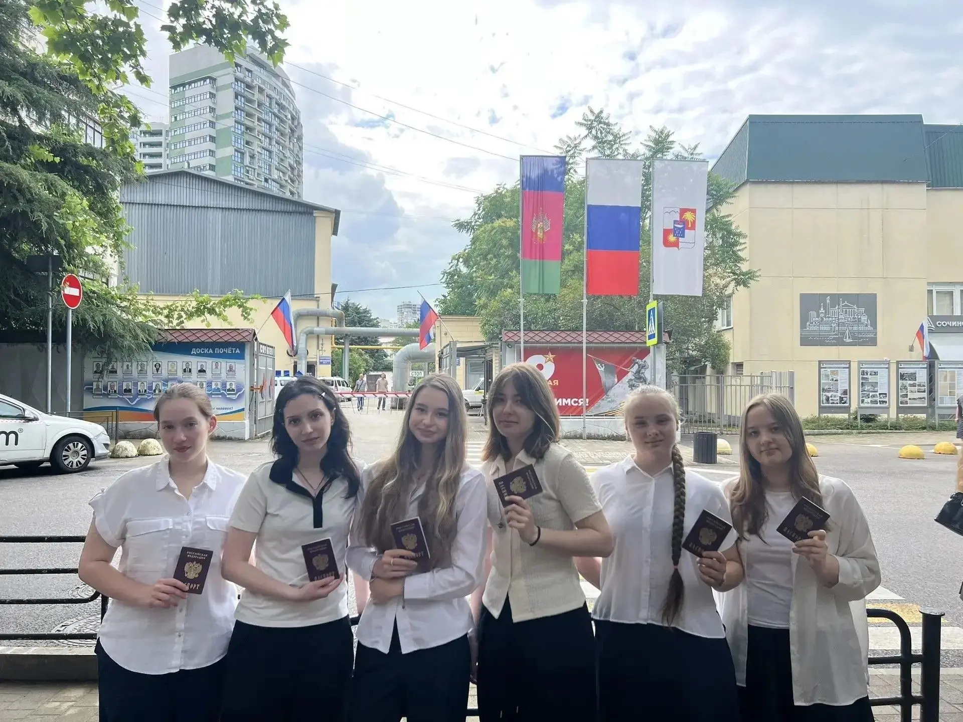 🏫 Сегодня в рамках государственной итоговой аттестации 995 выпускников сочинских школ сдавали ЕГЭ п