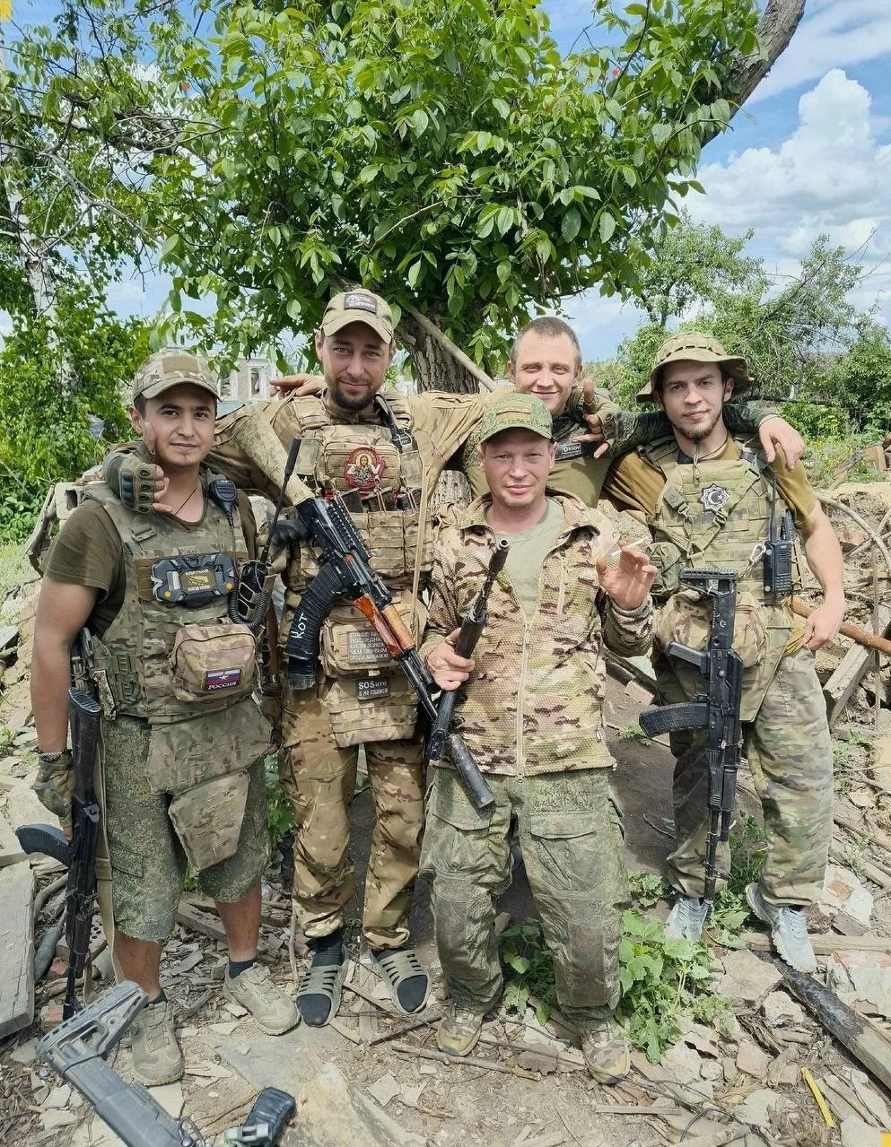 🇷🇺 Боевые товарищи передают летний привет с передовой! Лёгкой вам службы!


📰 Следи за главными с