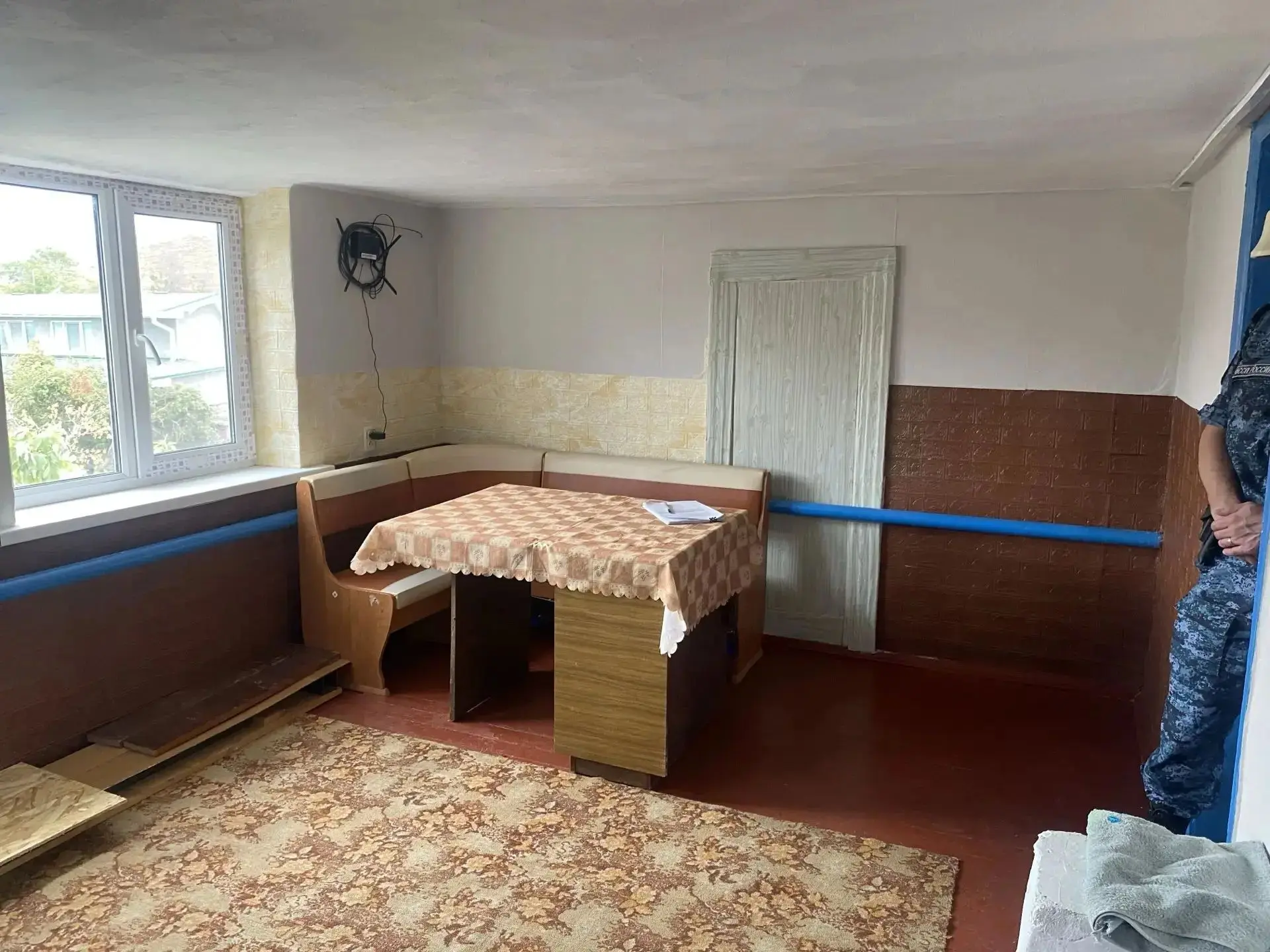 🏠 Судебные приставы заставили керчанку отремонтировать этаж дома