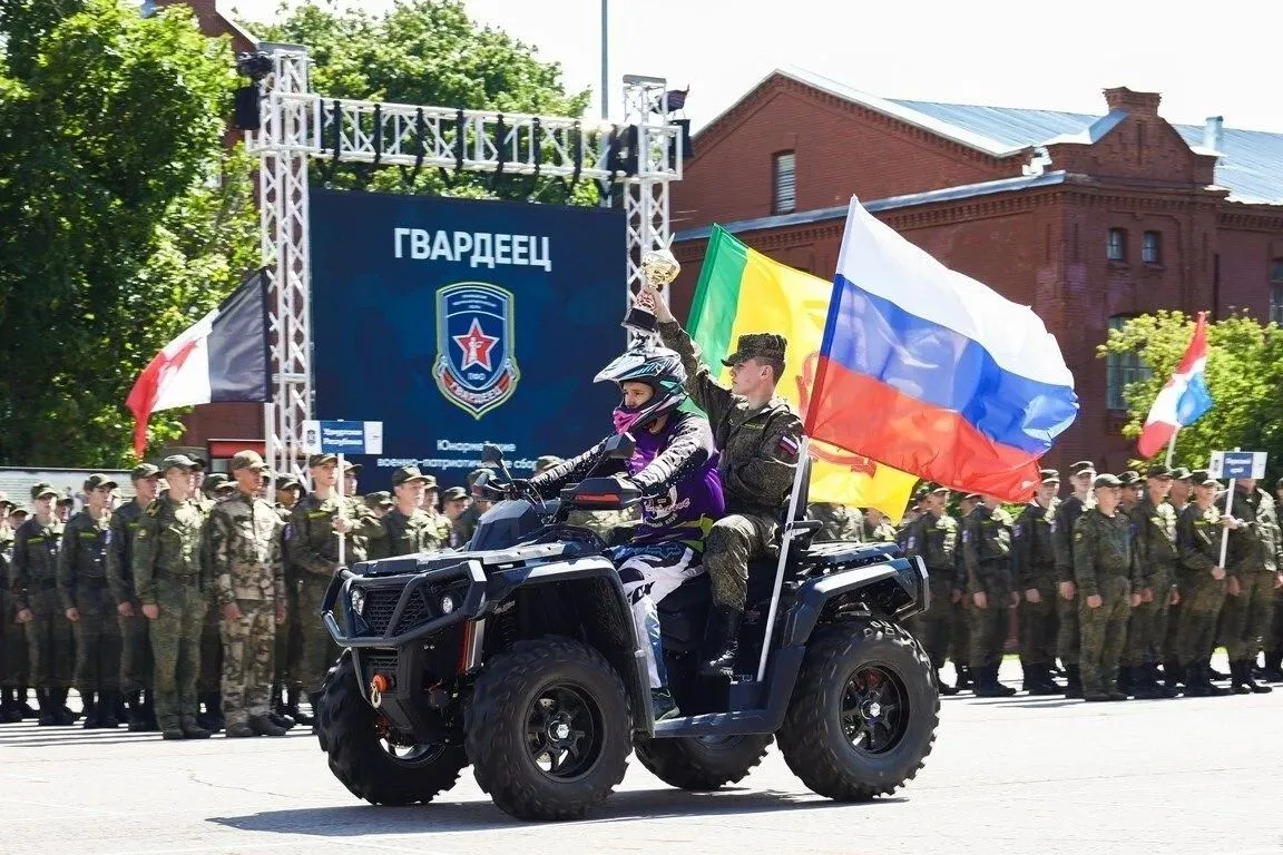 Старшеклассники Удмуртии принимают участие на сборах «Гвардеец» в Пензе
