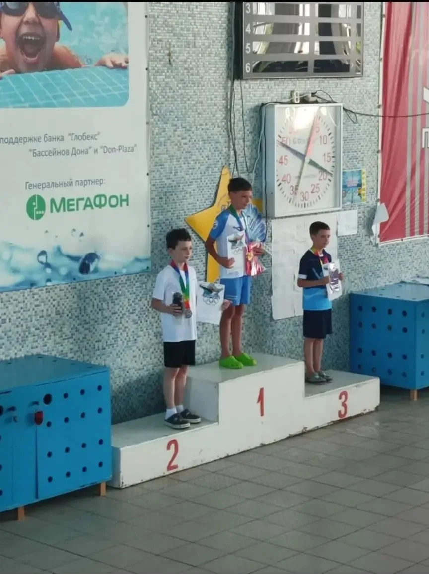 Поздравляем 🎉 
🔥 Бураков Максим, ученик 1-а класса, занял призовое 🥇 1-место на первенстве по пла