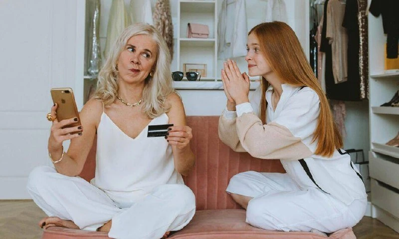День «Переведите деньги дочери» отмечается сегодня