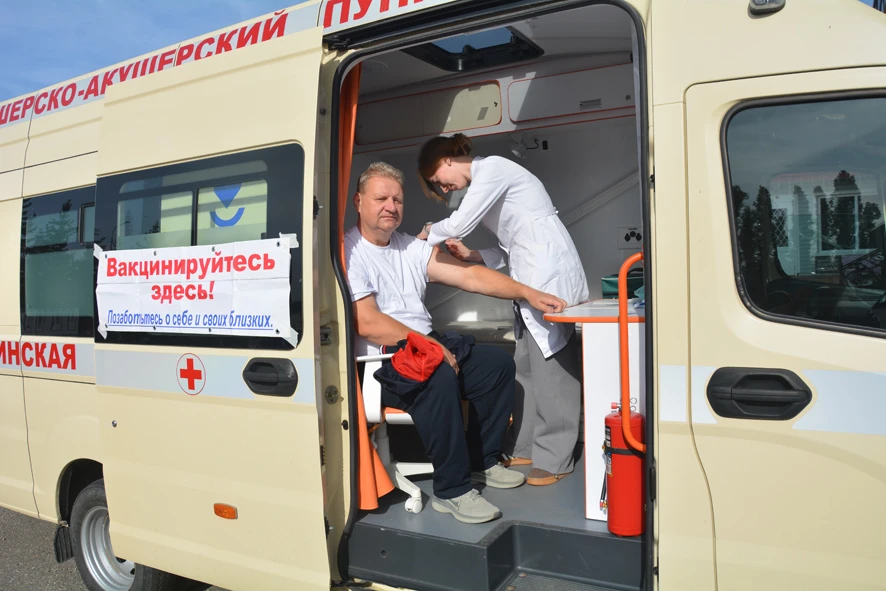 Передвижной мобильный комплекс, где можно сделать прививку от гриппа, продолжает курсир...