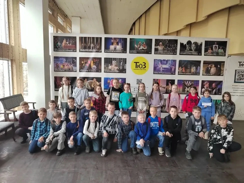 🎭 В ГОСТИ В ТЕАТР ЮНОГО ЗРИТЕЛЯ! 🎭  📍3 апреля ученики 3-х и 5 "А" класса   отправились в Театр юного