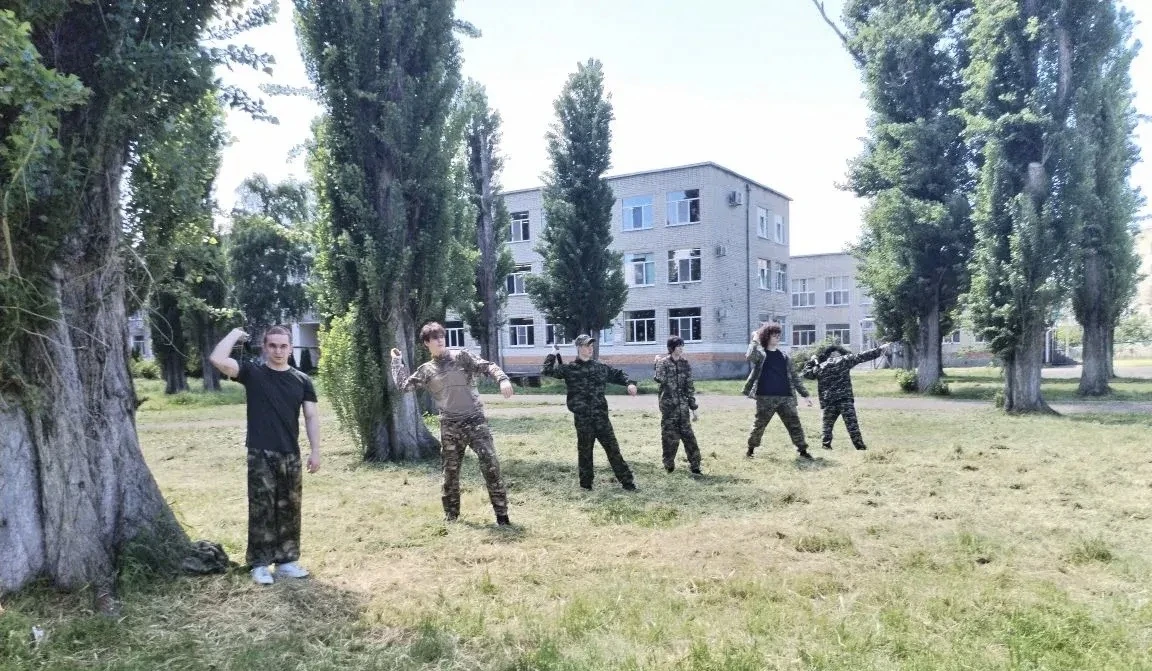 🇷🇺 Торжественное открытие военных учебных сборов в 34-й школе! 🪖  Вчера в СОШ №34 для учеников 10-х 