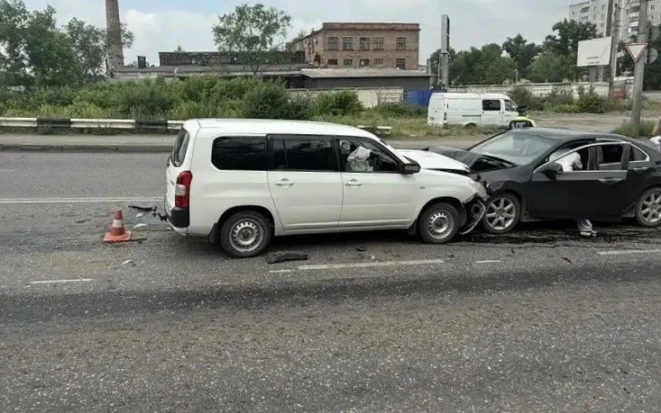 ❗️Авария по вине бесправника случилась на улице Пушкина в Абакане - 19-летний парень на Хонде при по