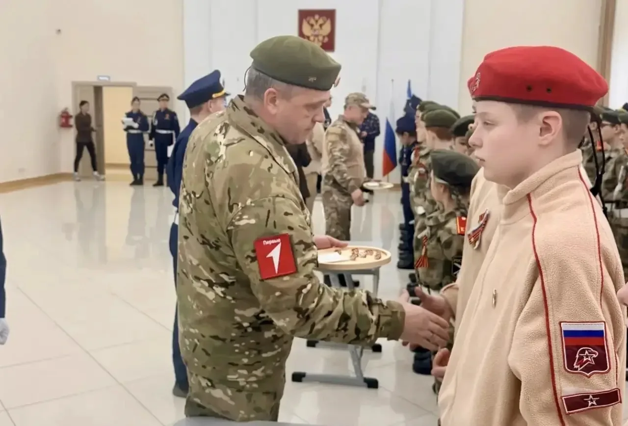 Школьников Нягани посвятили в юнармейцы! Для них этот день стал важным этапом — ребята официально вс