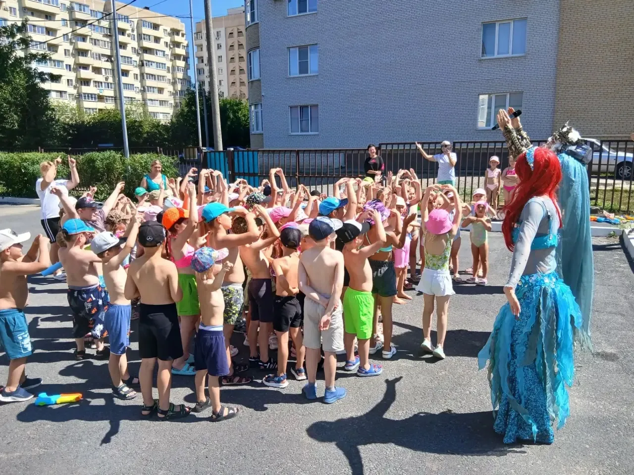 🌊🏖️ Сегодня в нашем саду прошел незабываемый «День Нептуна»! Царь морей пришел к нам в гости и, ко