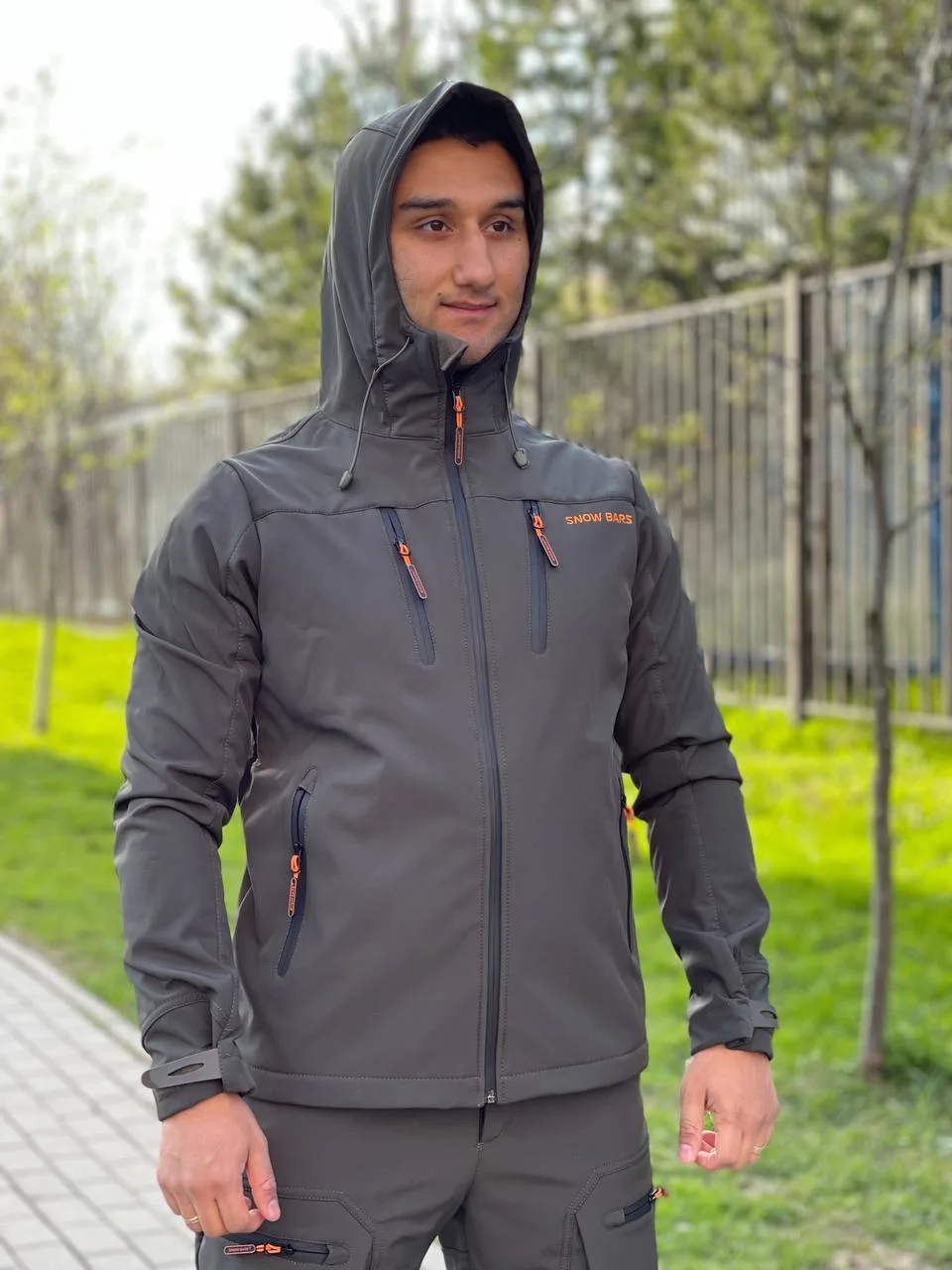 Костюм БОНД софт шел 
Расцветка; хаки 

Сезон: демисезон
Ткань: SoftShell Activ
Мембрана: 10000/8000