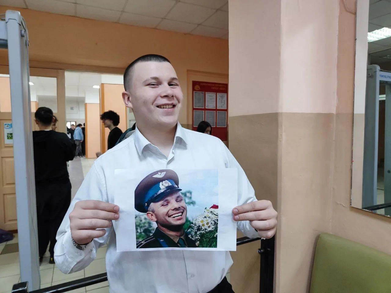 Улыбка, которая покорила космос 🚀😁  Знаете, что объединяет первого космонавта Земли и наших ребят из