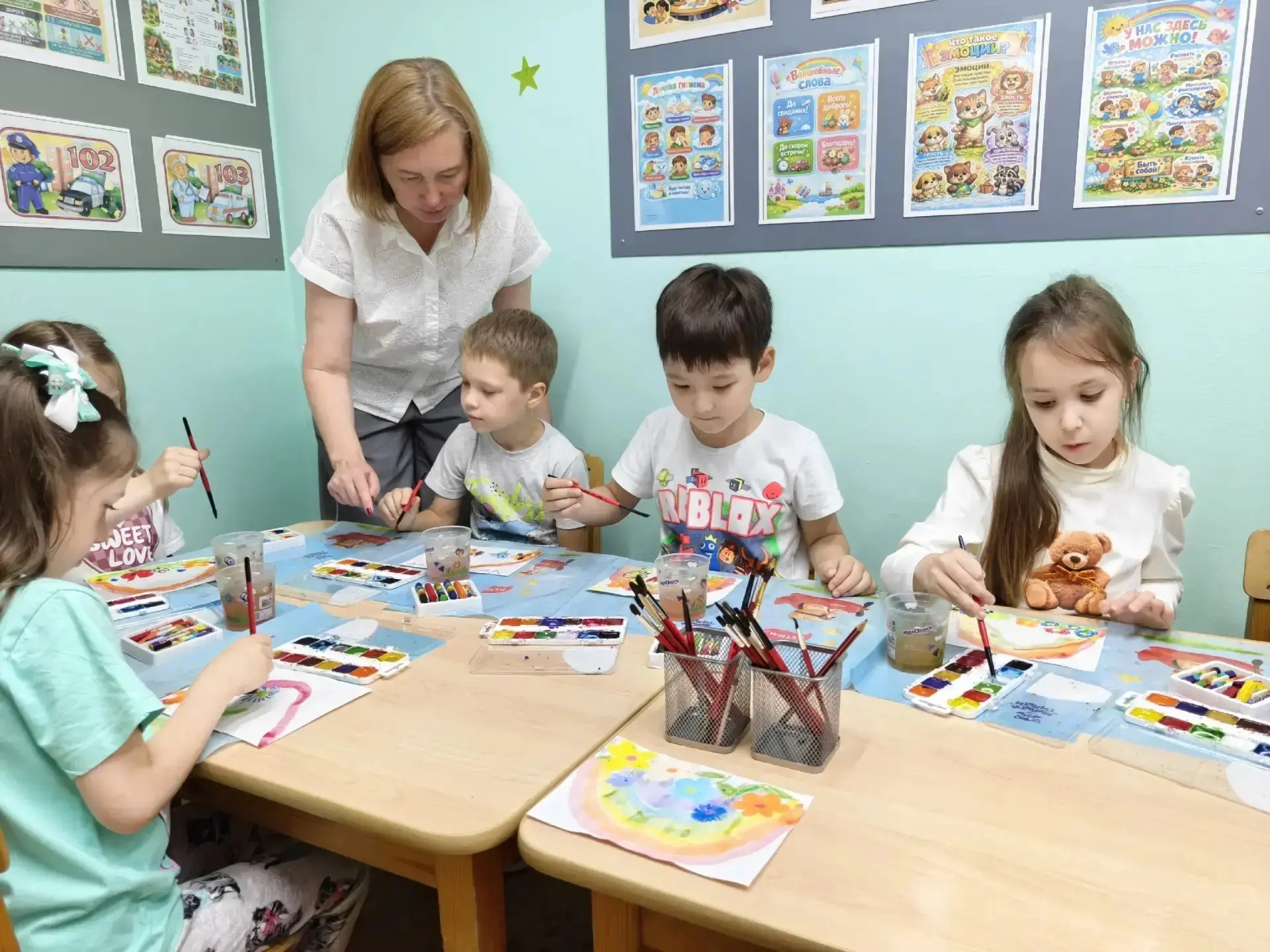 Летняя площадка в «Буратино». День пятый - "Память живёт в сердцах" 🕊️

Утро ребят началось с бодря