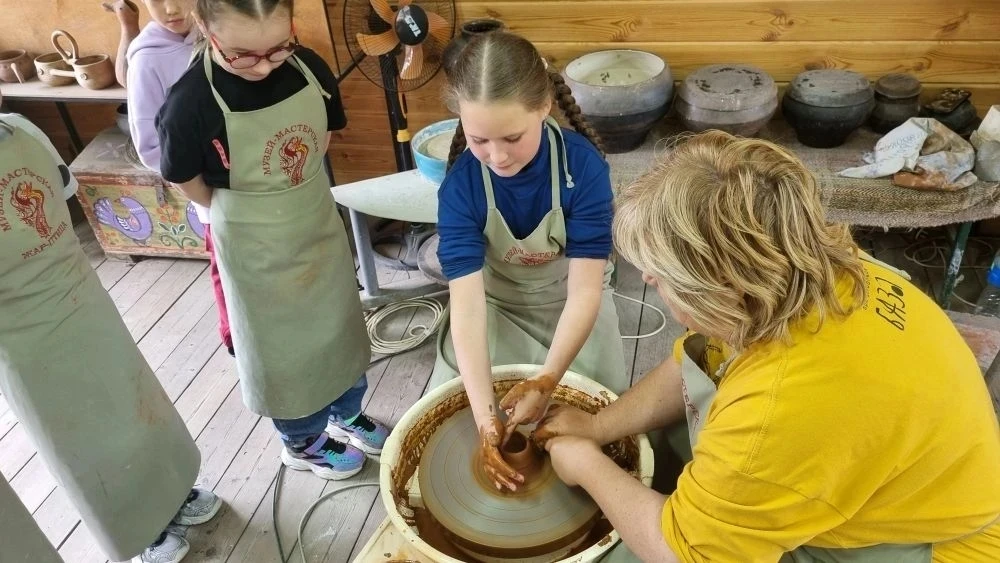 ЭКСКУРСИЯ В ГОНЧАРНУЮ МАСТЕРСКУЮ🌟   🤗 В выходной день ученики 2 «Б» класса  вместе со своим классным