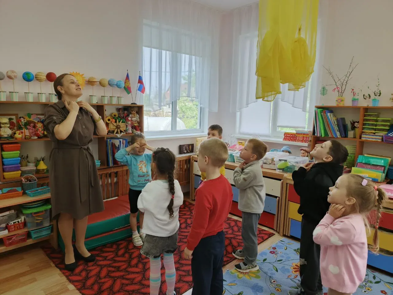 Начало недели Психологии. Ребята разных возрастных групп говорят о своем настроении, уз...
