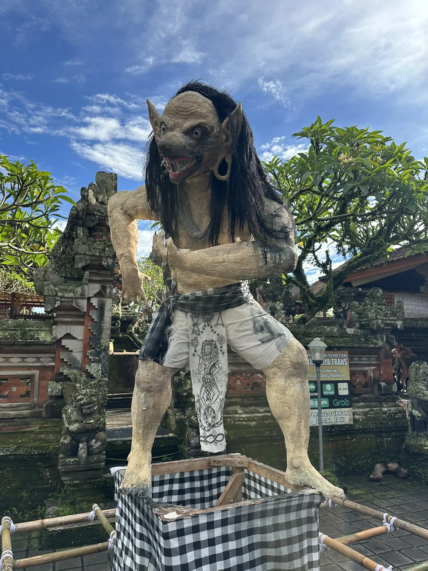 Сегодня на Бали — День тишины (Nyepi) 🤍  Сразу скажу: все посты, которые сегодня будут — я написала 