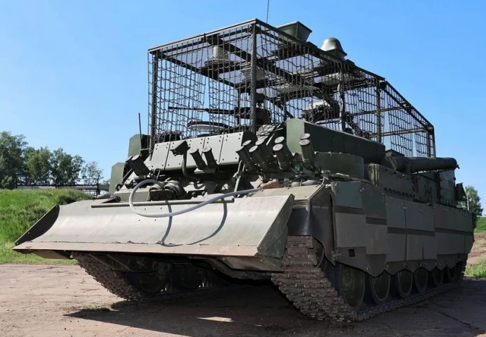 Обновленная бронированная ремонтно-эвакуационная машина (БРЭМ-80), созданная концерном ...