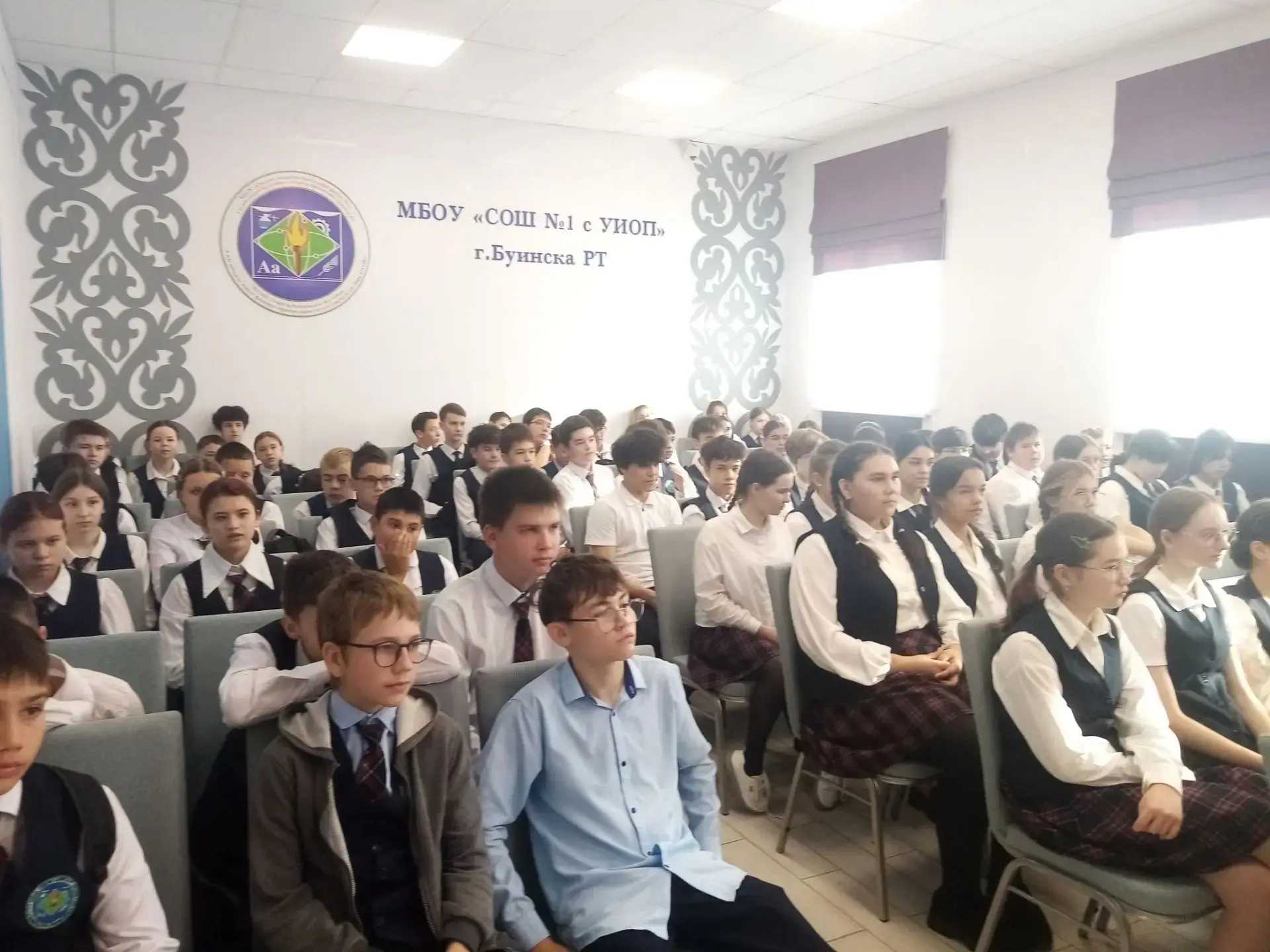 🎓 Сегодня в нашей школе состоялась важная встреча для учащихся 8‑х классов! 🎓