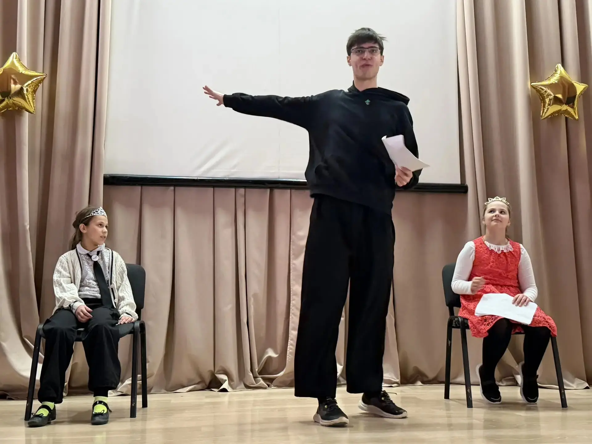 🎭 Театр, где главные режиссёры — дети: итоговый проект одиннадцатиклассника  В нашей школе продолжае