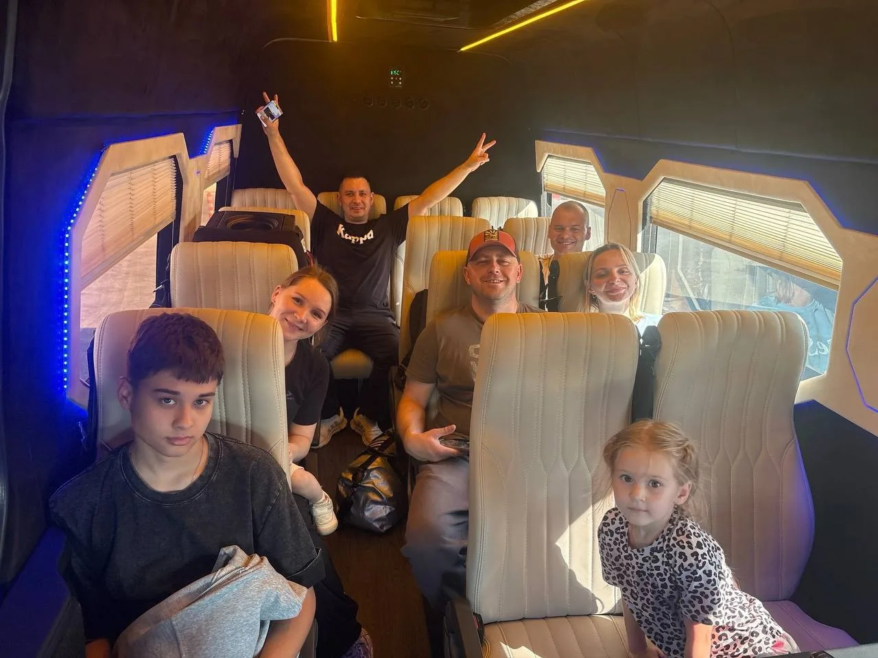 «Доброе! У нас все замечательно❤️ Долетели без задержек, едем в отель.»