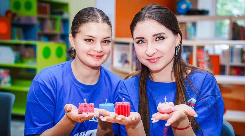 Активисты из Мелитопольского округа научились делать свечи

Участники мастер-класса освоили основы р