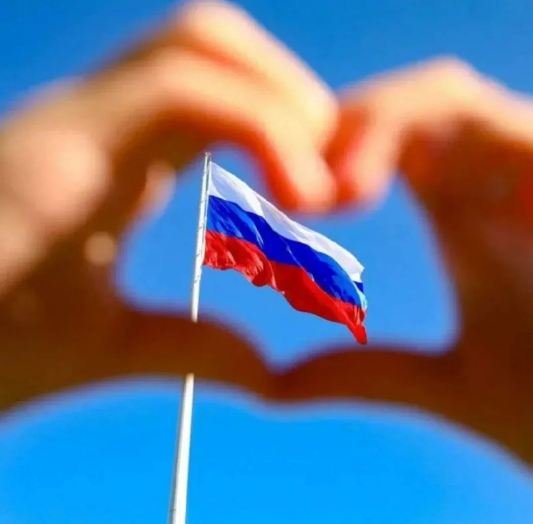 🎉🇷🇺В преддверии Дня Государственного флага России воспитанники нашего детского сада ...