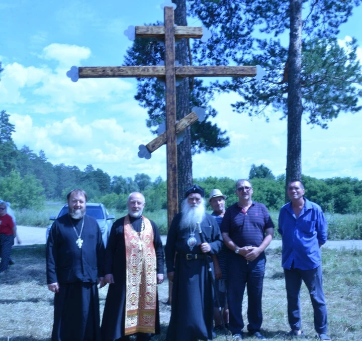 ⛪ В барнаульском СНТ «Химик» освятили поклонный крест на месте будущей часовни