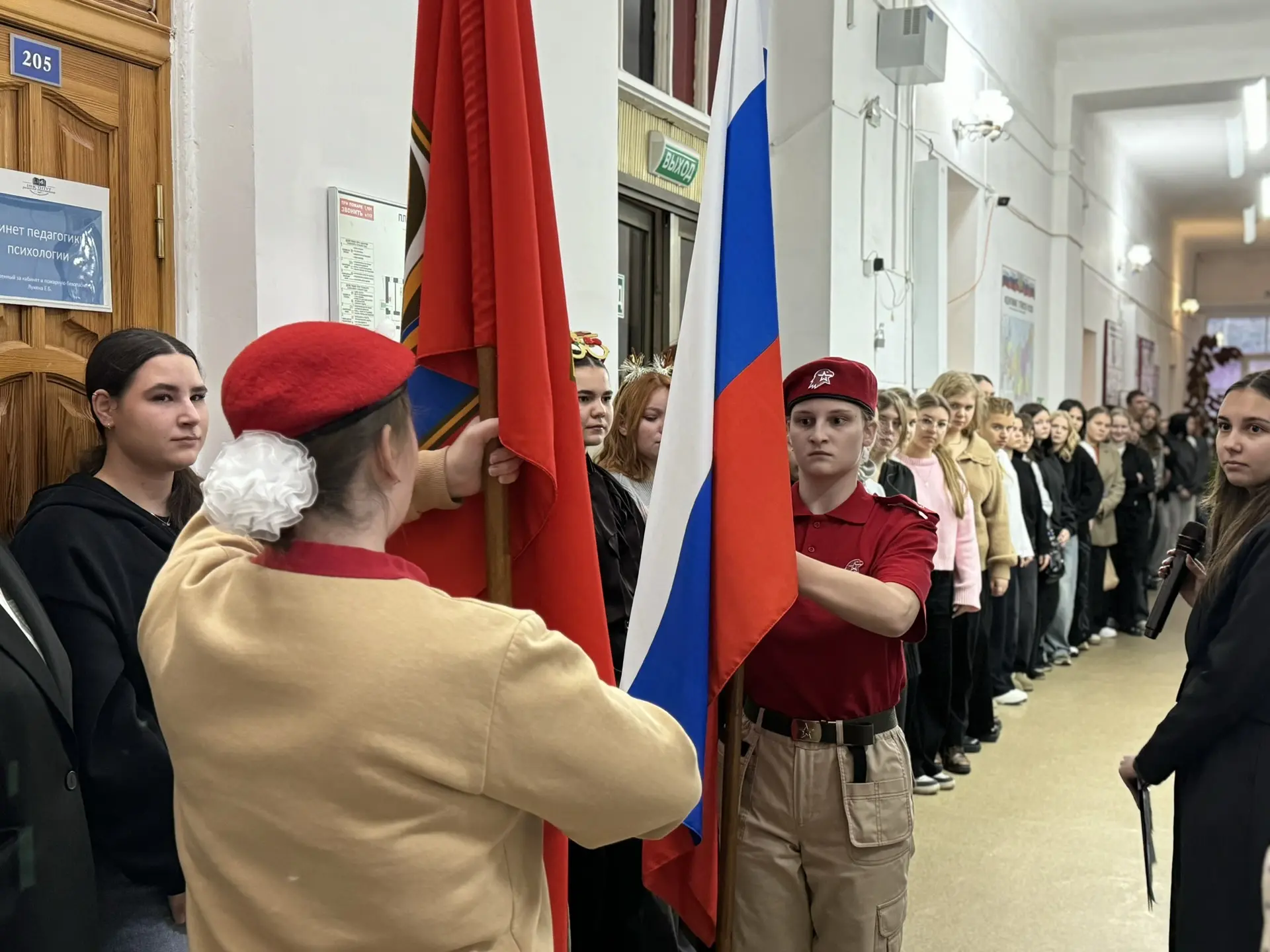 Традиционная линейка, посвященная новой учебной неделе 🇷🇺

Сегодня мы подвели итоги прошлой учебно