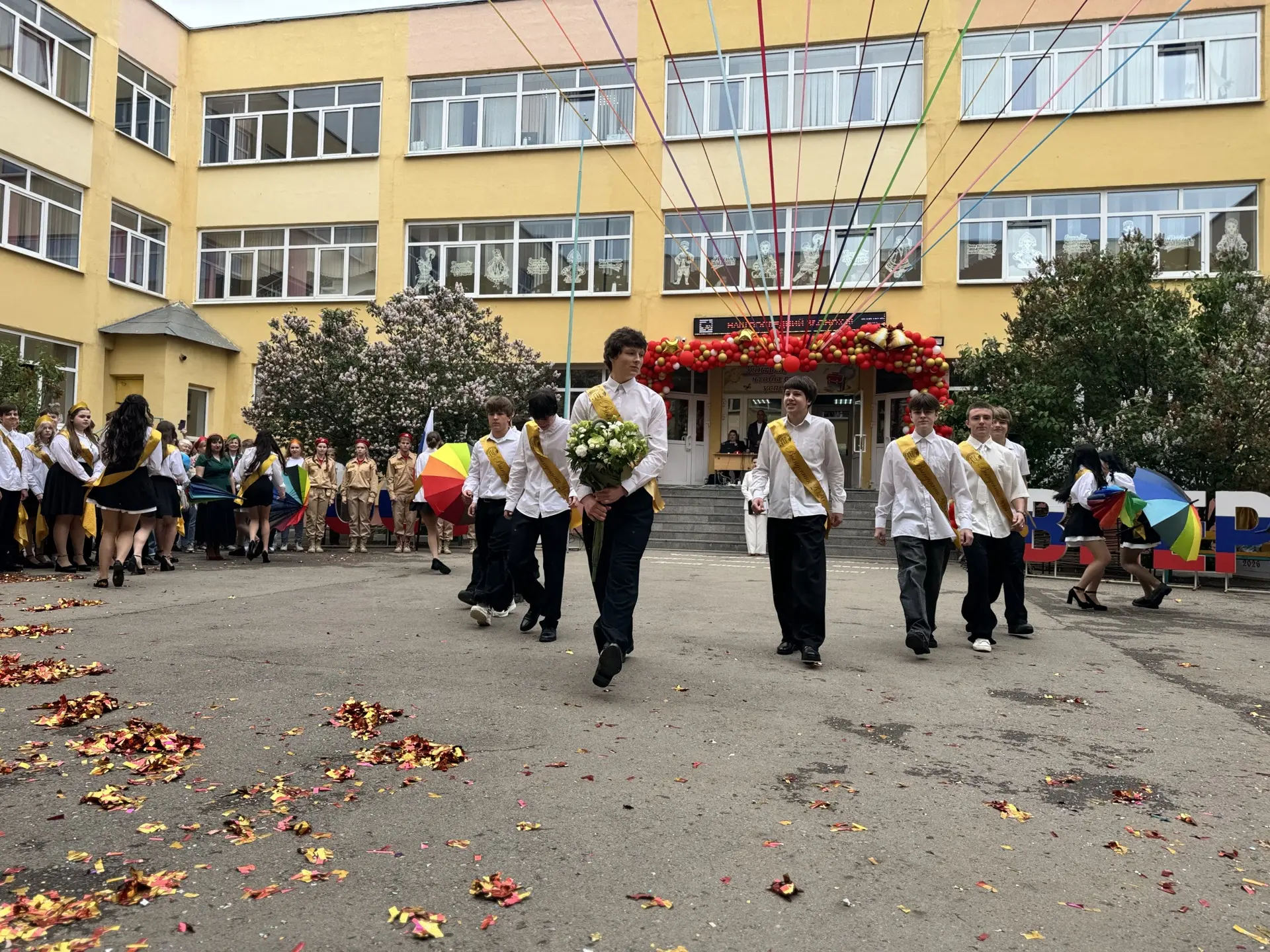 🔔💫Сегодня для наших девятиклассников прозвенел последний звонок – особенный, волнующий, запоминающий