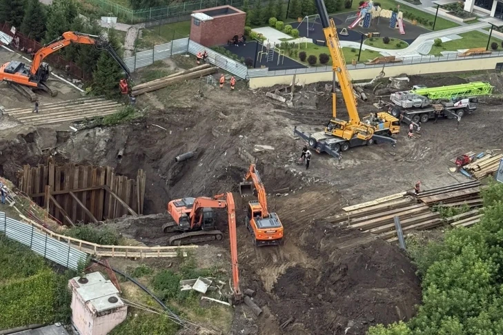 Сроки ремонта коллектора на месте «провала в ад» назвали в мэрии Новосибирска

Ремонт на пересечении