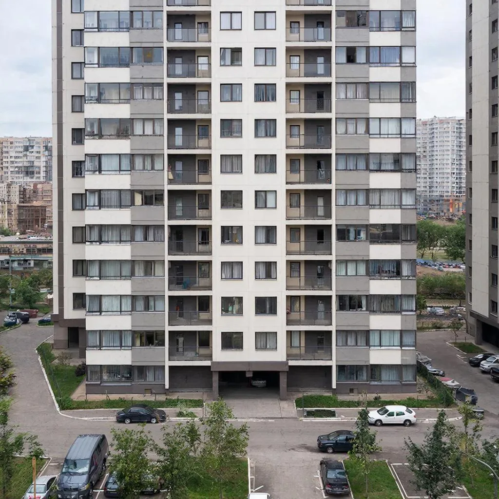 Вопрос:
Есть коллега, он сирота с детства (отца он не знал, а мать умерла в школьном возрасте). По м