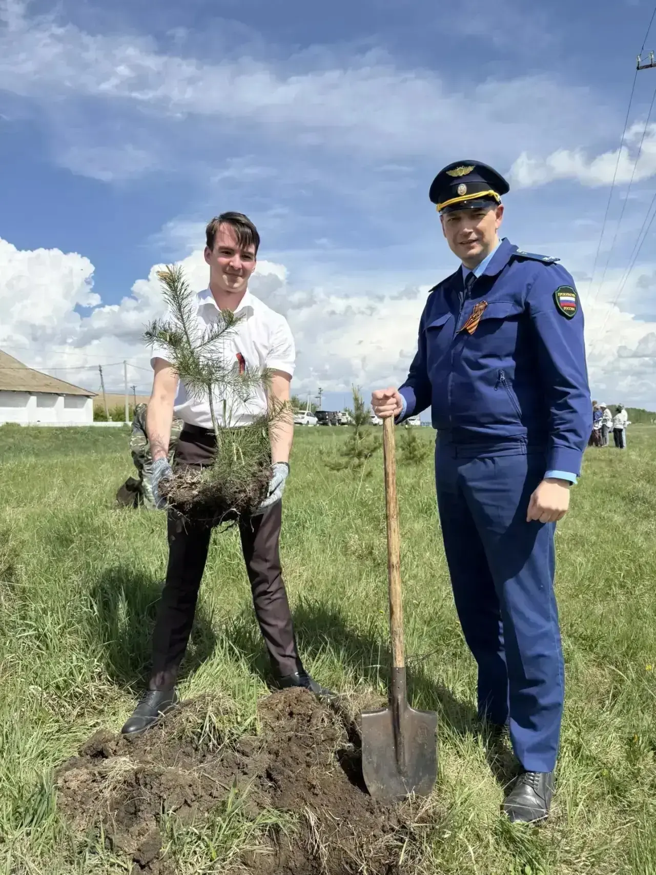 Работники прокуратуры Полтавского района Омской области приняли участие в акции «Сад памяти»  Коллек
