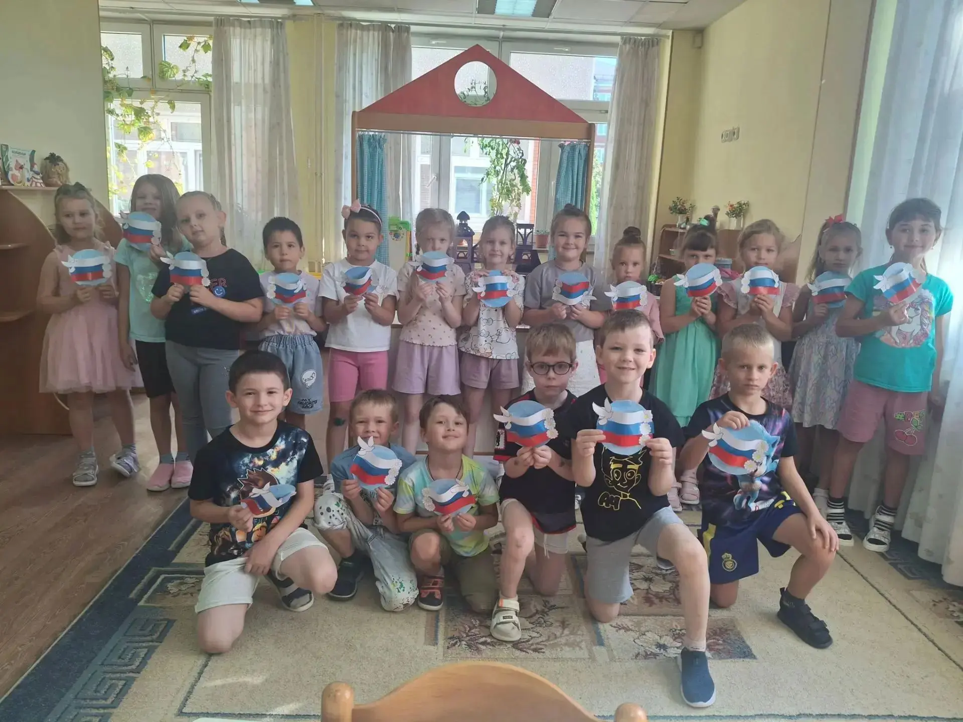 🇷🇺❤В группе "Колобок и  Земляничка" отметили День Государственного флага