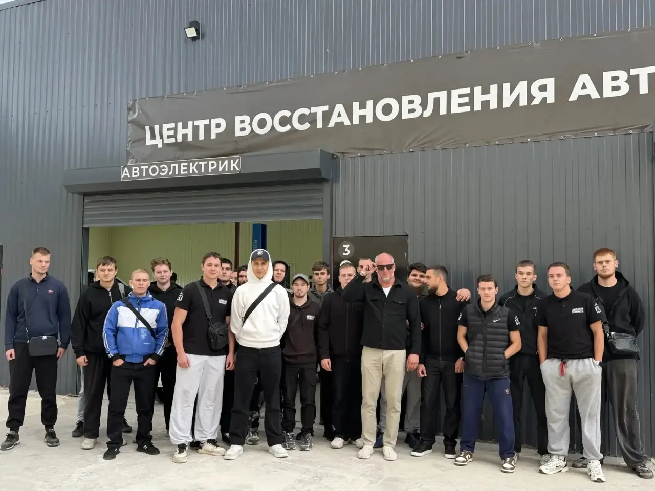 Группа студентов Анапского индустриального техникума, специальности «Техническое обслуж...