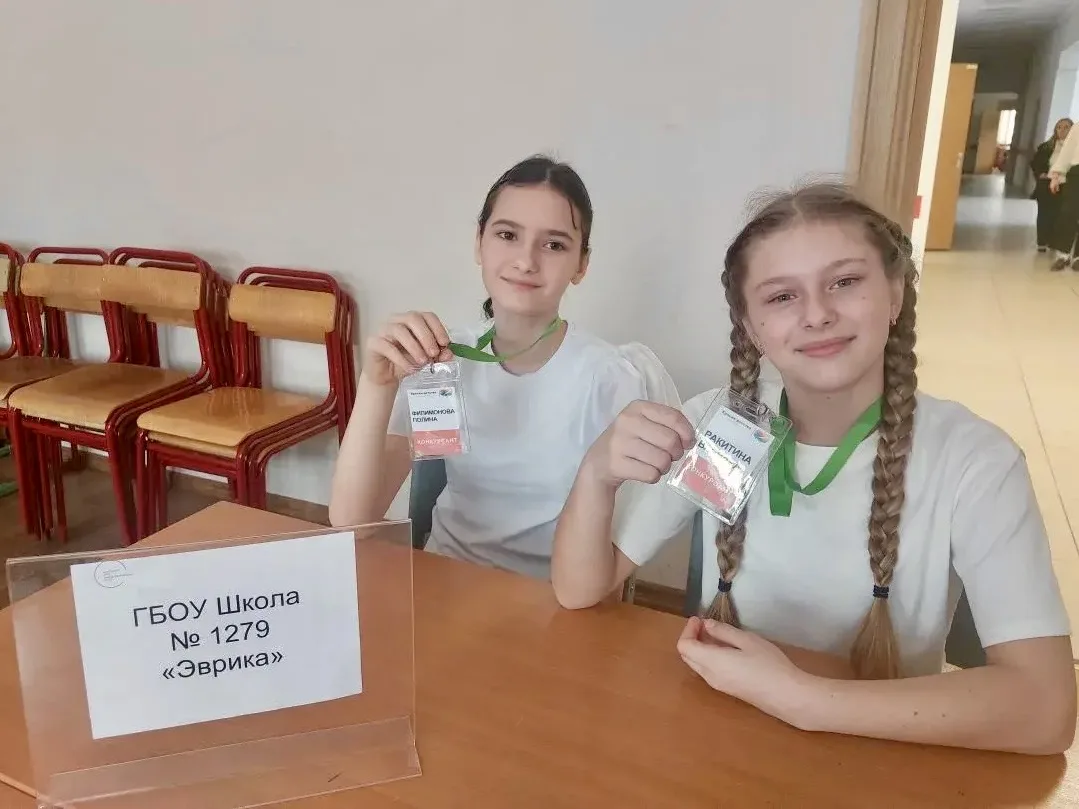 Призёры в Чемпионате «Краски детства»  🫟 Ученицы 4 «Н» класса, Варвара и Полина, стали призёрами Пер